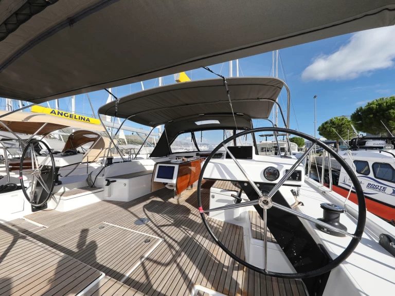 Noleggiare una Dufour Dufour 530 a Trogir