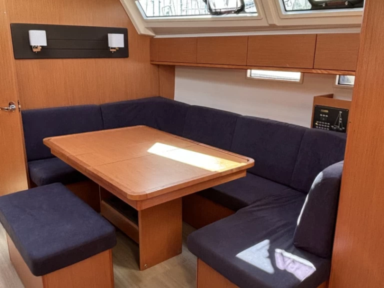 Barca a vela a noleggio a Pola al miglior prezzo