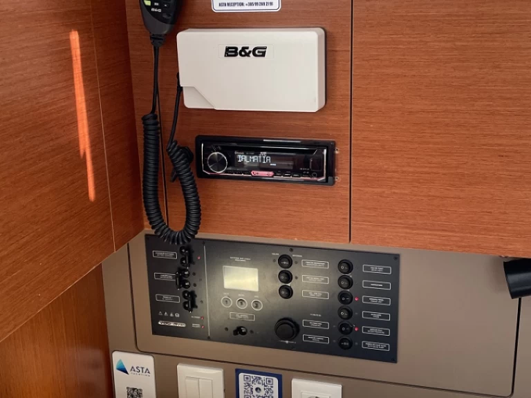 Barca a vela a noleggio a Sukošan al miglior prezzo