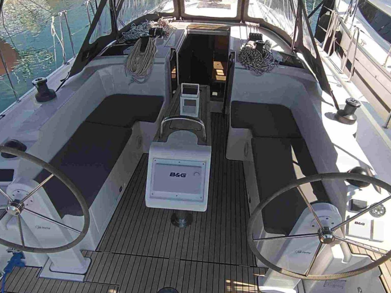 Barca a vela a noleggio a Tropea al miglior prezzo