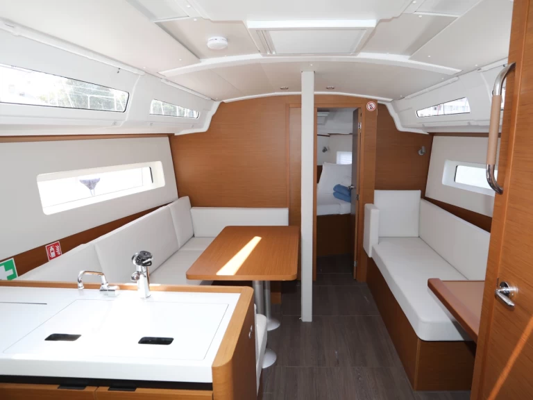 Noleggio barche Pola economico Sun Odyssey 380