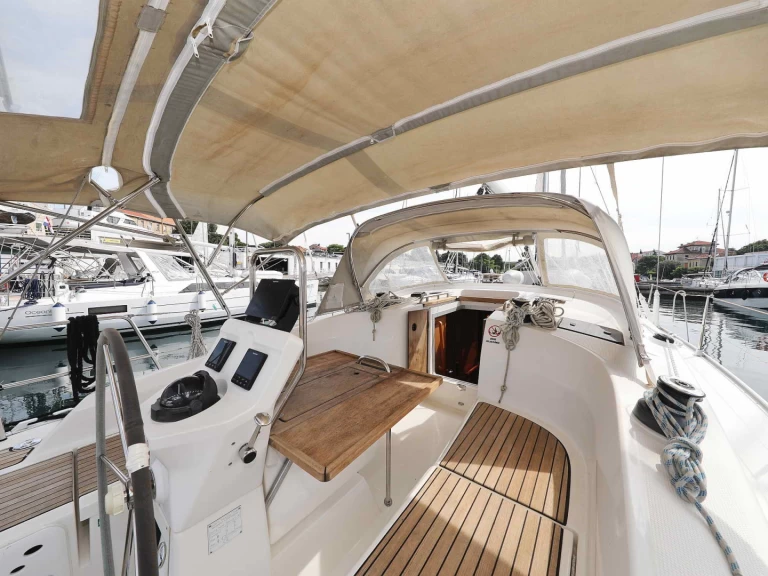 Noleggio a Zara – Bavaria Cruiser 36 su SamBoat