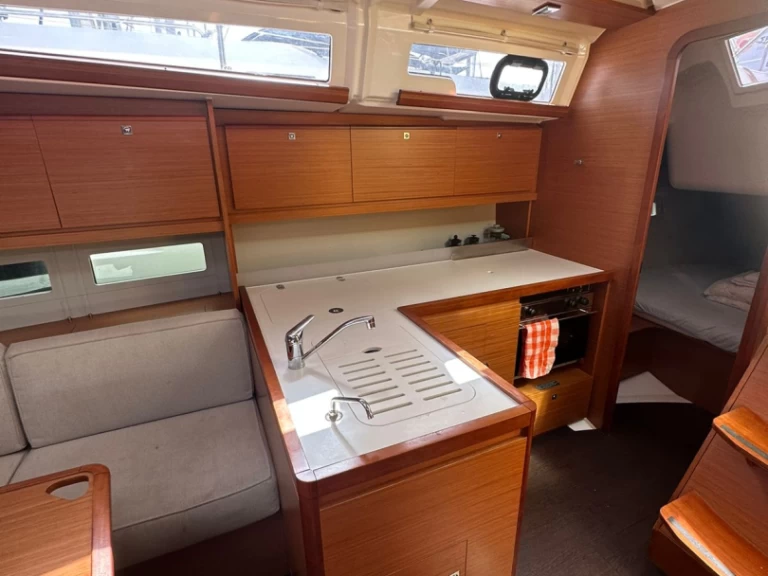 Noleggiare una Dufour Dufour 390 a Álimos