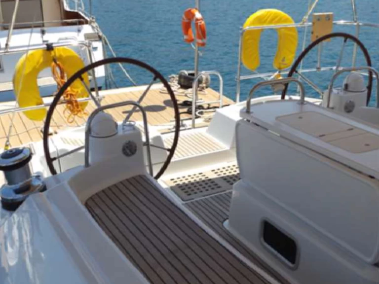 Noleggio Barca a vela Jeanneau con patente nautica