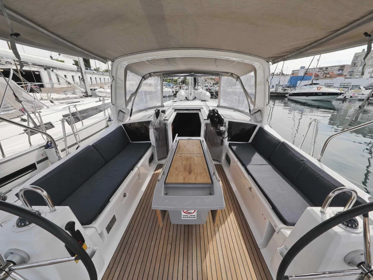 Noleggio barche Bénéteau Oceanis 41.1 a Zara su Samboat