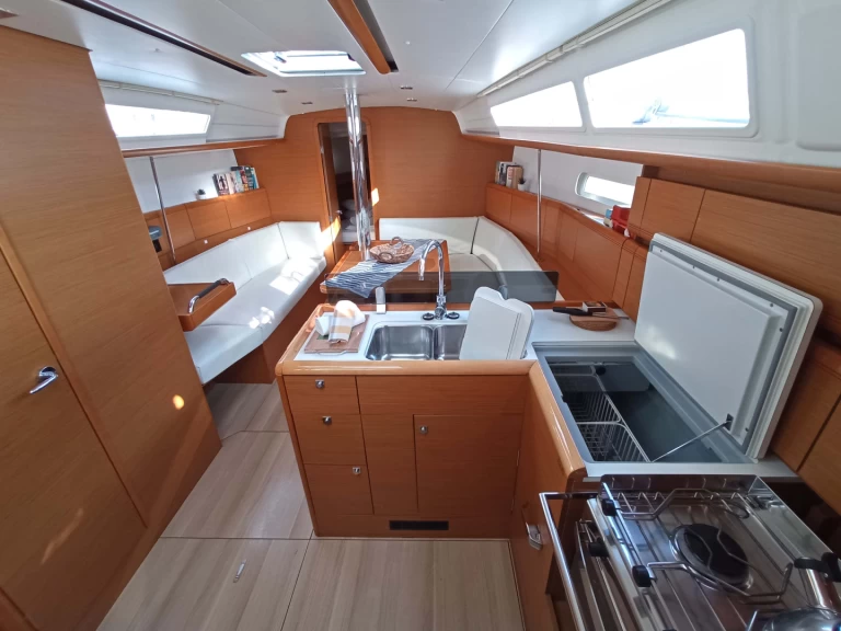 Noleggiare una Jeanneau Sun Odyssey 379 a Lefkáda