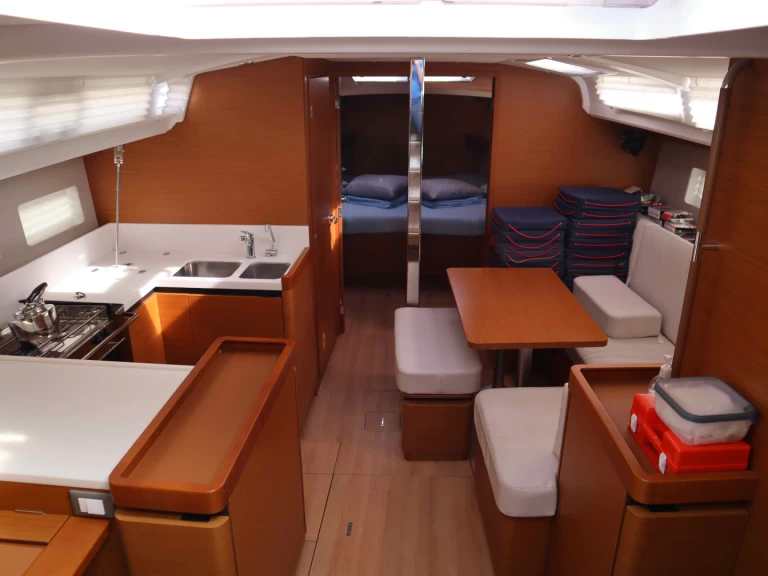 Noleggio barche Jeanneau Sun Odyssey 440 a Álimos su Samboat