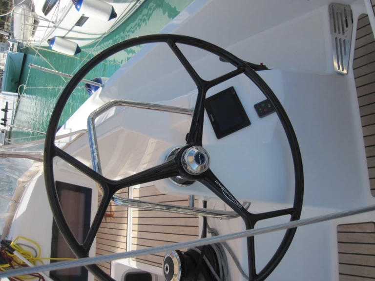 Noleggio Barca a vela Jeanneau con patente nautica