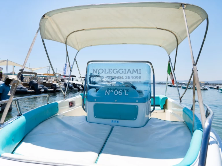 Noleggio Barca a motore Coverline con patente nautica
