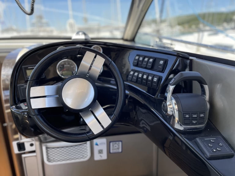 Noleggio Barca a motore Grginić con patente nautica