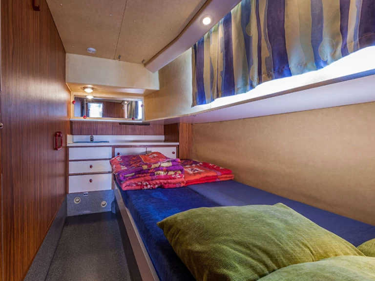 Barca a motore a noleggio a Dompierre-sur-Besbre al miglior prezzo