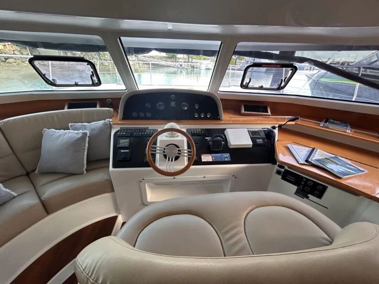 Noleggiare una Fountaine Pajot Cumberland 46 a Airlie Beach