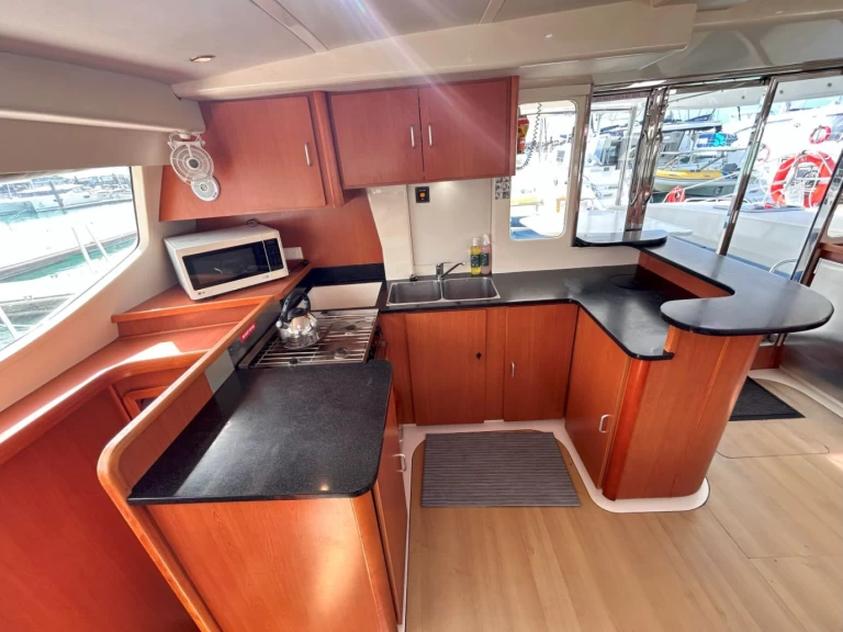 Noleggio Catamarano Leopard Catamarans / Robertson & Caine con patente nautica