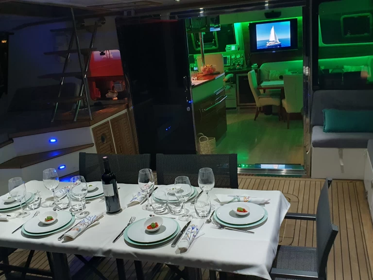 Noleggio Catamarano Sunreef con patente nautica