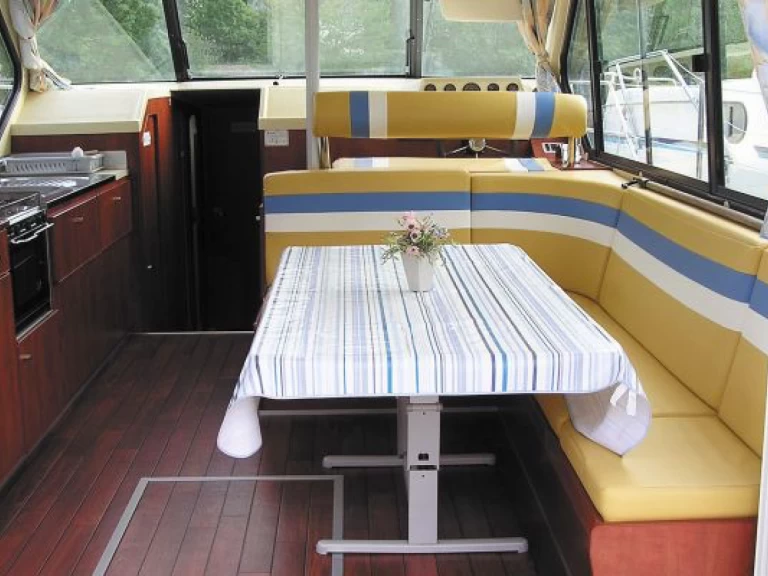 Noleggio Houseboat Sedan con patente nautica