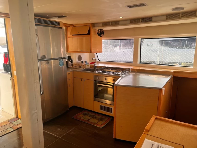 Noleggio Catamarano Lagoon con patente nautica