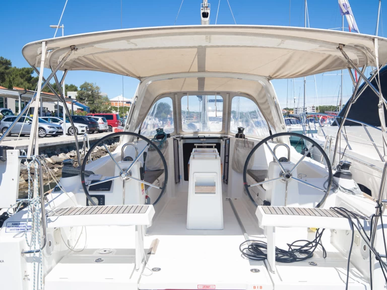 Noleggiare una Bénéteau Oceanis 35 a Pomer