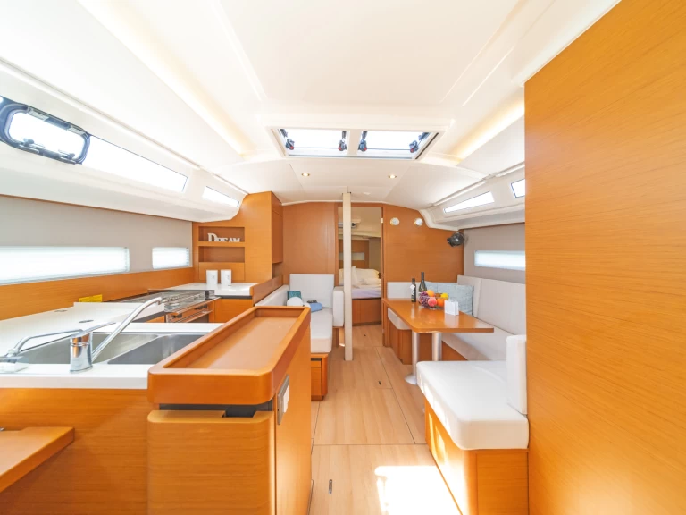 Noleggio Barca a vela Jeanneau con patente nautica