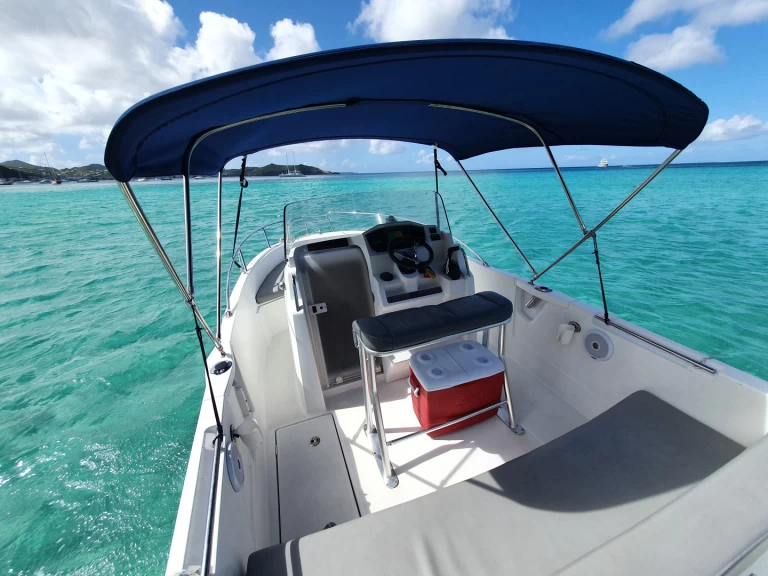 Noleggio Barca a motore Jeanneau con patente nautica