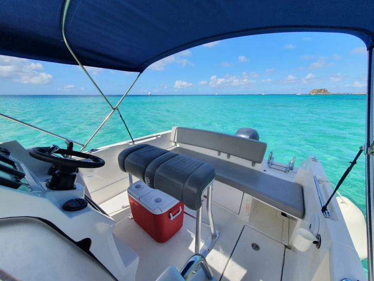 Barca a motore a noleggio a Marigot al miglior prezzo