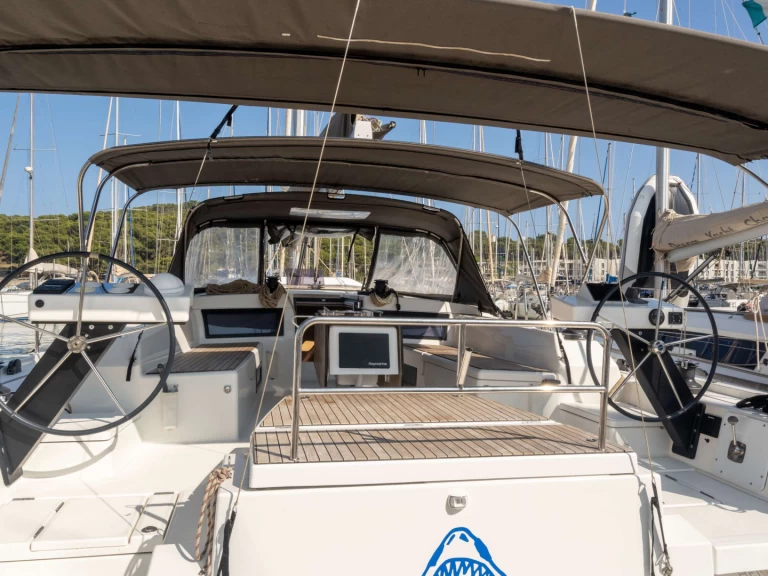 Noleggiare una Dufour Dufour 470 a Saint-Mandrier-sur-Mer