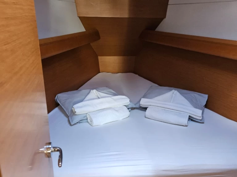 Noleggiare una Jeanneau Sun Odyssey 389 a Scardona