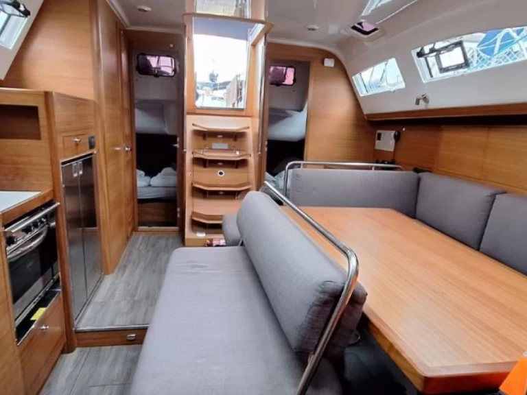 Elan Impression 45.1 da affittare a  Trogir