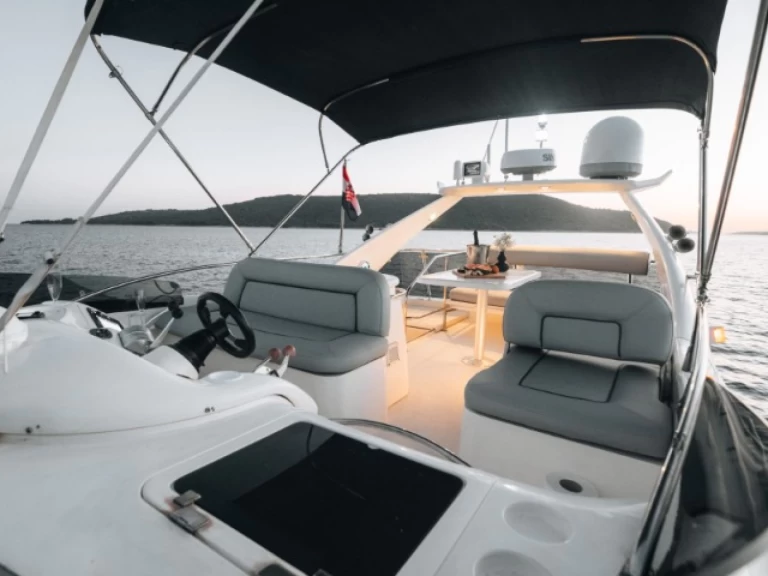 Barca a motore a noleggio a Kaštel Gomilica al miglior prezzo