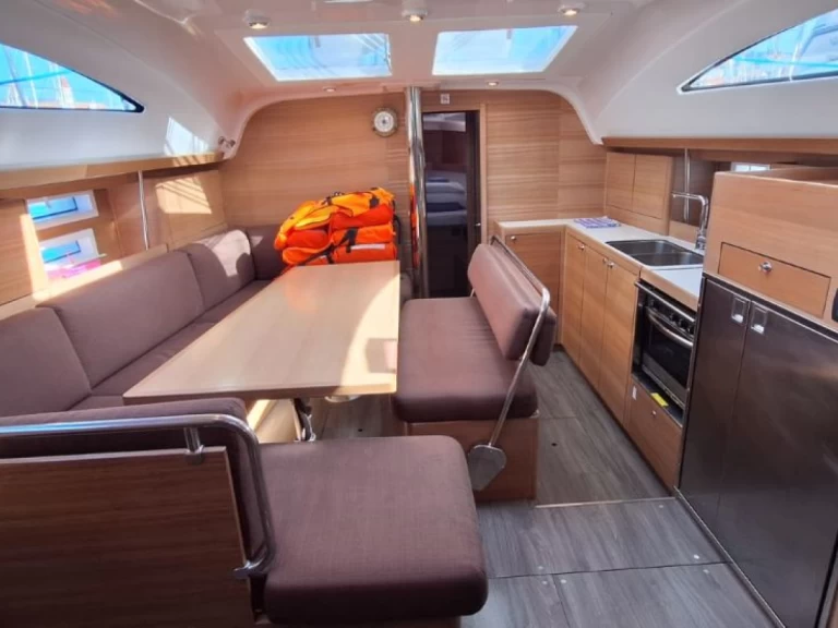 Noleggio barche Elan Impression 45.1 a Trogir su Samboat