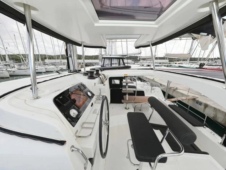 Noleggio barche Lagoon Lagoon 42 a Castelli su Samboat