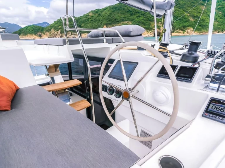 Noleggio Catamarano Fountaine Pajot con patente nautica