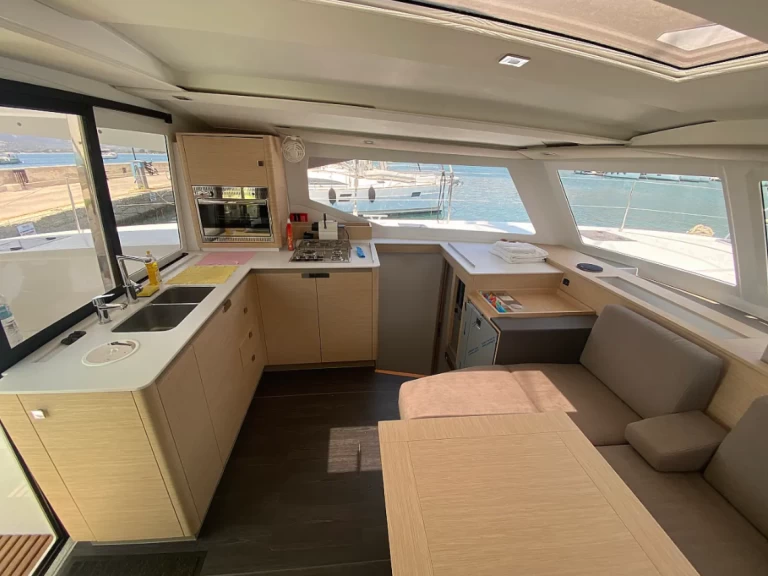 Noleggio Catamarano Fountaine Pajot con patente nautica