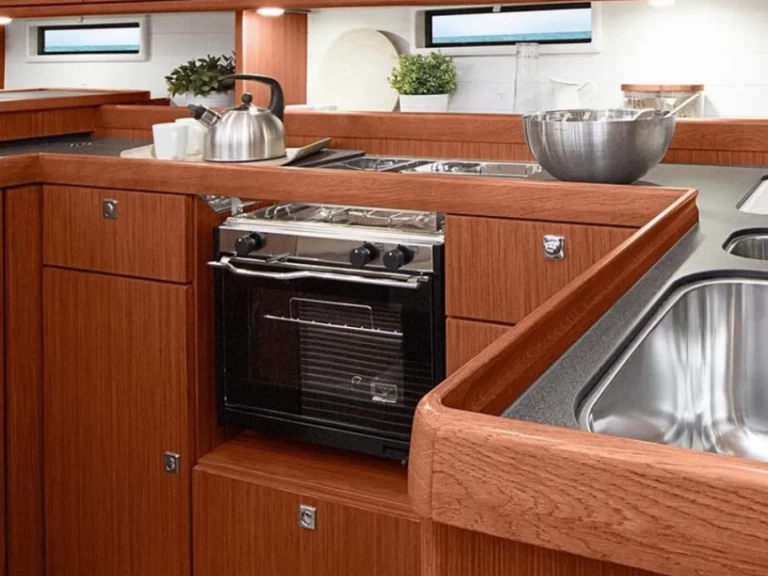 Noleggiare una Bavaria Cruiser 51 a Álimos