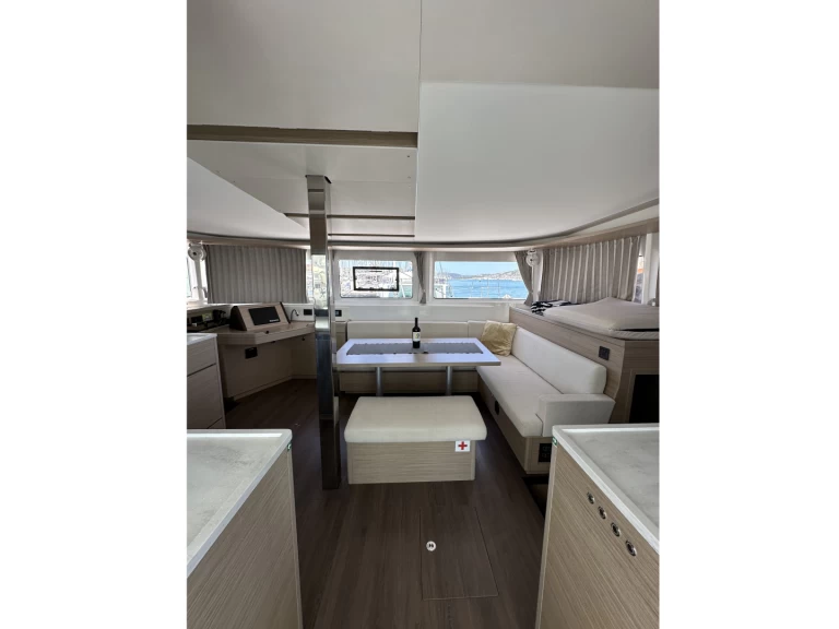 Noleggio Catamarano Lagoon con patente nautica