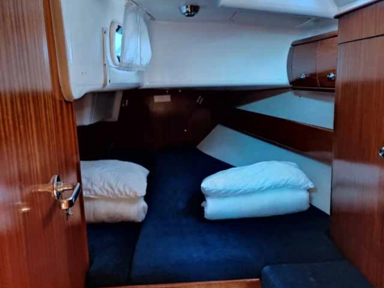 Noleggiare una Bavaria Bavaria 41 a Gouviá