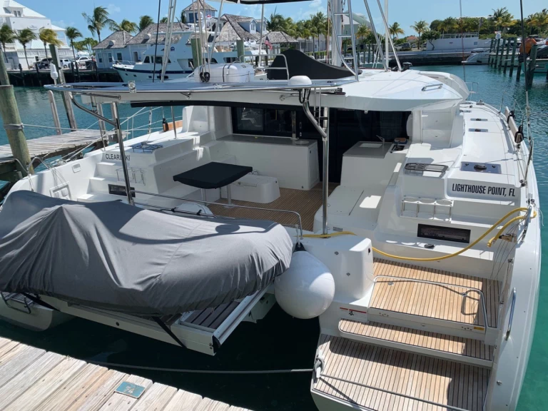 Noleggio Catamarano Lagoon con patente nautica