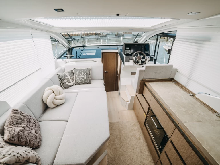 Noleggio Barca a motore a Klaipėdos rajonas – Sealine C335 Grey
