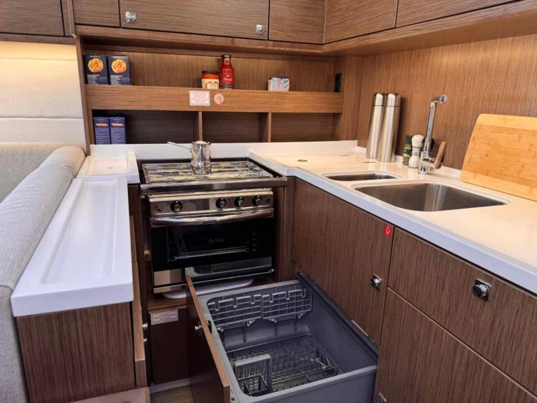 Noleggio barche Trogir economico Bavaria C57