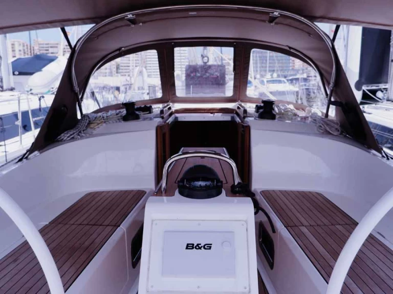 Noleggio Barca a vela a Golfo Aranci – Bavaria Cruiser 37