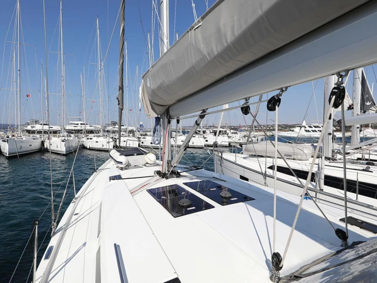 Noleggiare una Hanse Hanse 455 a Murter-Kornati