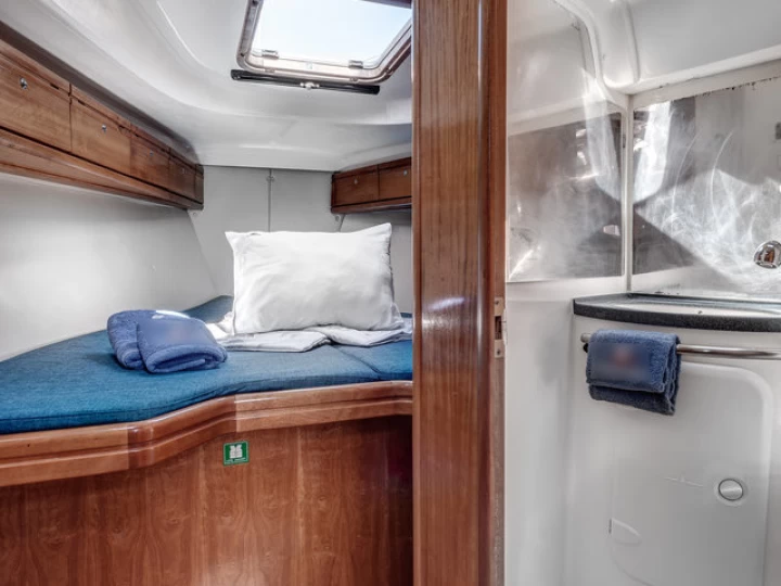 Bavaria Cruiser 37 da affittare a  Gouviá