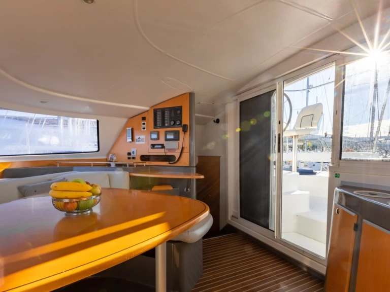 Noleggio Catamarano con o senza skipper Fountaine Pajot a Punat