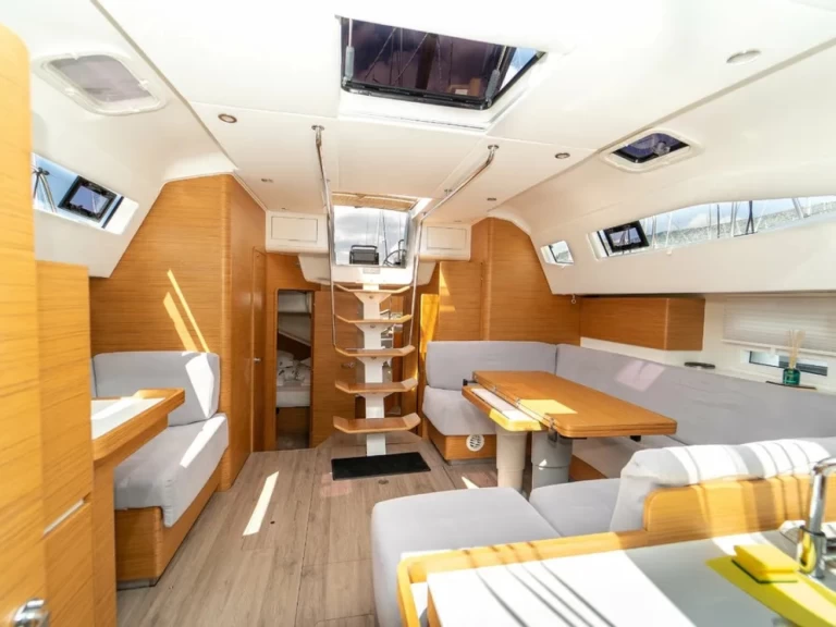 Noleggio Barca a vela Elan con patente nautica