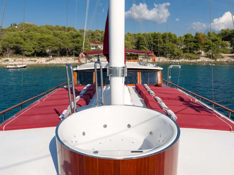 Noleggiare una Custom Croatia a Croazia