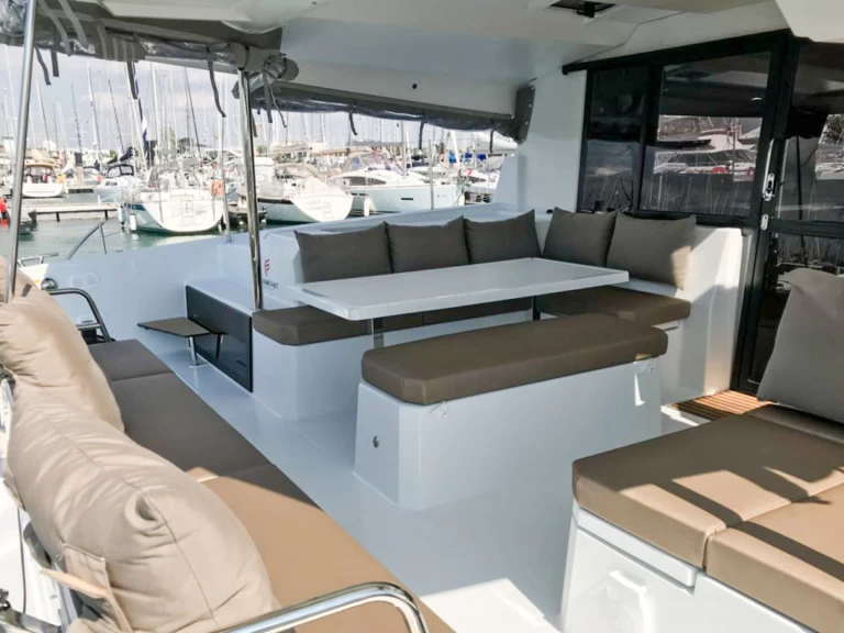 Noleggio Catamarano con o senza skipper Fountaine Pajot a Tivat