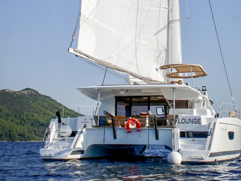 Fountaine Pajot Helia 44 da affittare a  Tivat