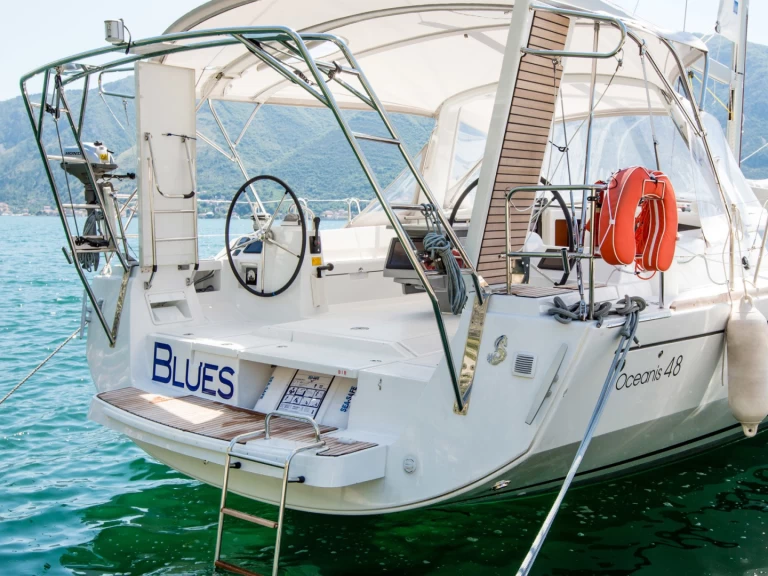 Noleggiare una Bénéteau Oceanis 48 a Tivat