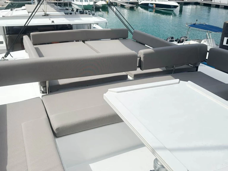 Noleggio Catamarano a Eden Island – Bali Bali 4.4