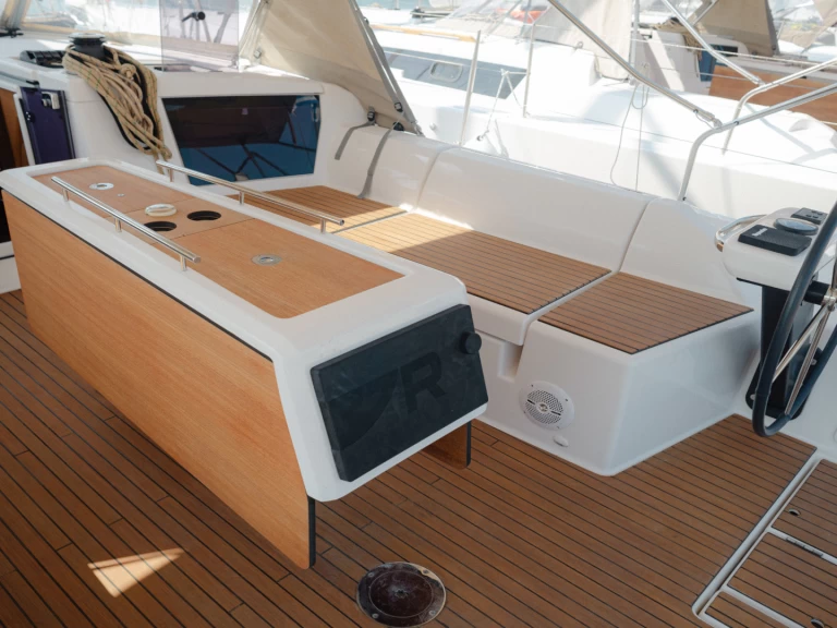 Noleggio Barca a vela a Álimos – Dufour Dufour 430