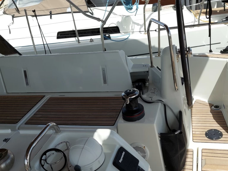 Noleggio Barca a vela Jeanneau con patente nautica